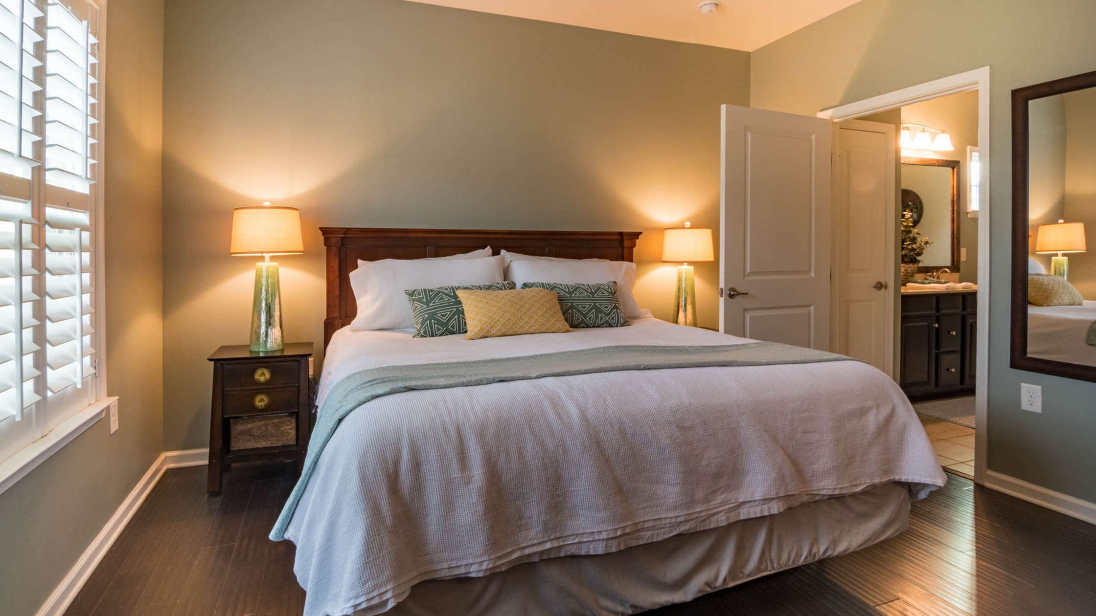 Read more about the article Selling Your Home? Here’s What Not to Do When Staging Your Bedroom